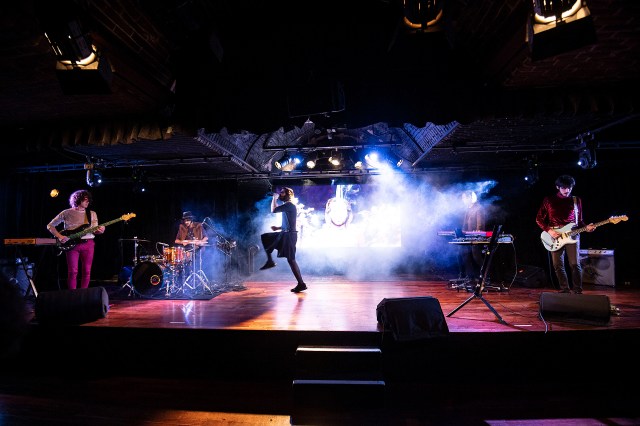 4 Francisca y Los Exploradores en plena performance en el evento de Prensa del MFM